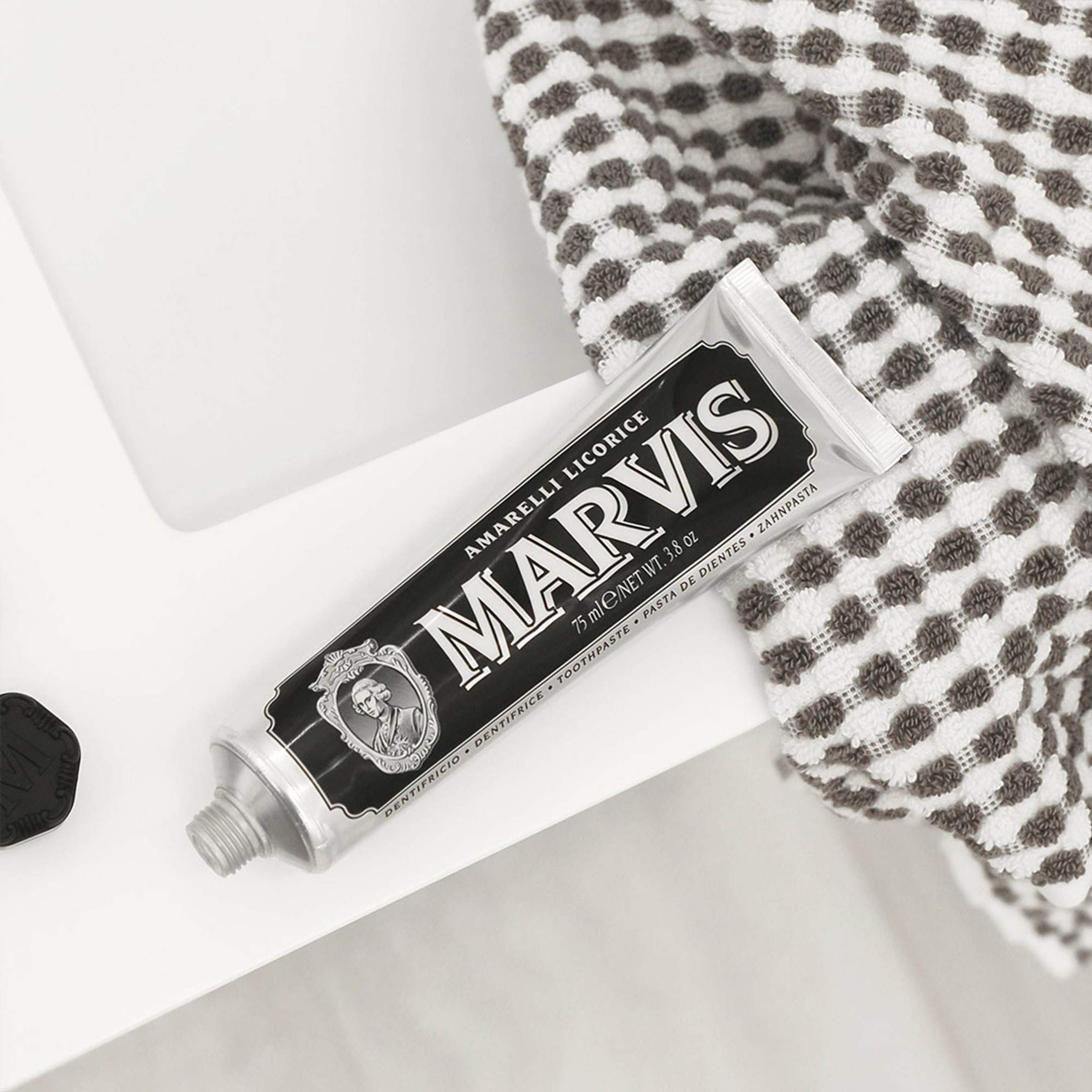 Marvis Amarelli Licorice Mint Toothpaste 3.8 fl.oz 2